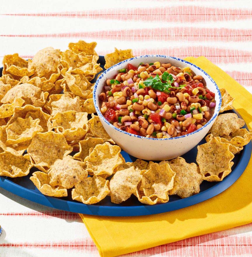 Receta de salsa con frijoles de ojo negro y cebolla, maíz y pimientos.